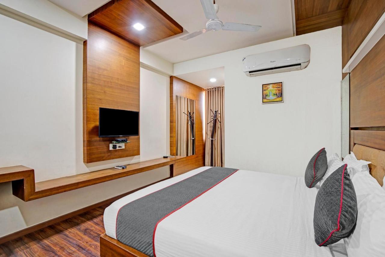 Hotel Navjivan Himatnagar Bagian luar foto