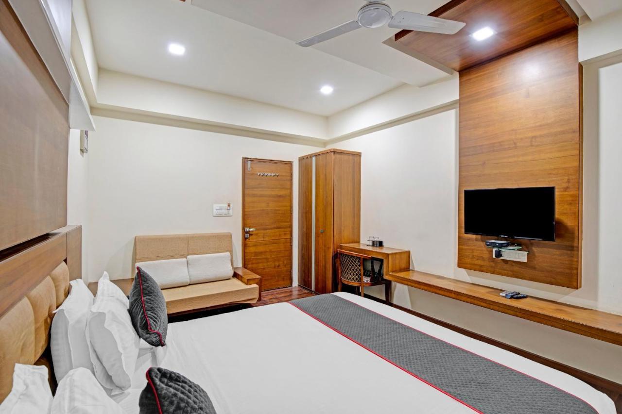 Hotel Navjivan Himatnagar Bagian luar foto